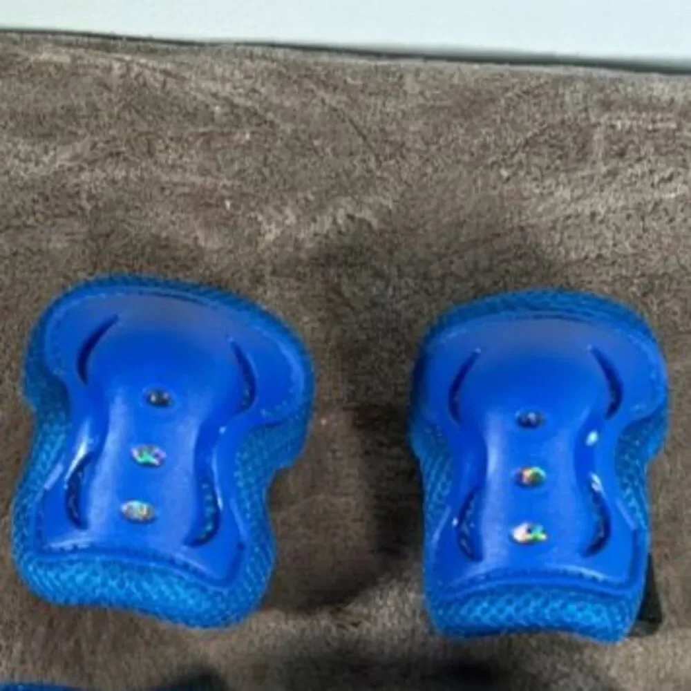 Bosoner Kids Protective Gear Set Size Small Blue Knee & Elbow Pads Only